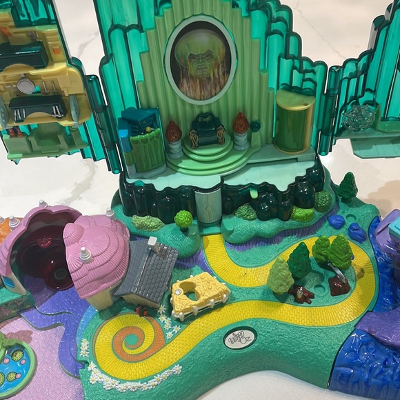 2001 Turner Entertainment Pre-Owned Wizard of Oz Castle Polly Pocket Castle - Picture 6 of 11